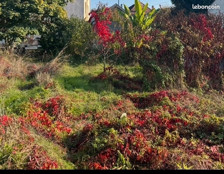 Sur la commune des Avenières, à vendre un terrain constructible de 345m2 plat. Centre ville à 5 minu · à Les Avenières Veyrin