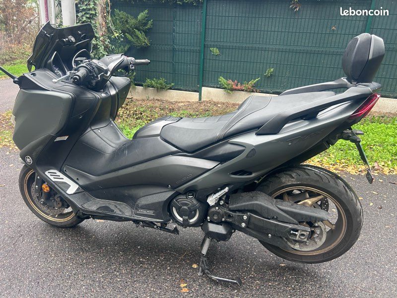 Yamaha Tmax 560 tech max 2021 17500kms ⚠️pour piece ou export⚠️ (image 3)