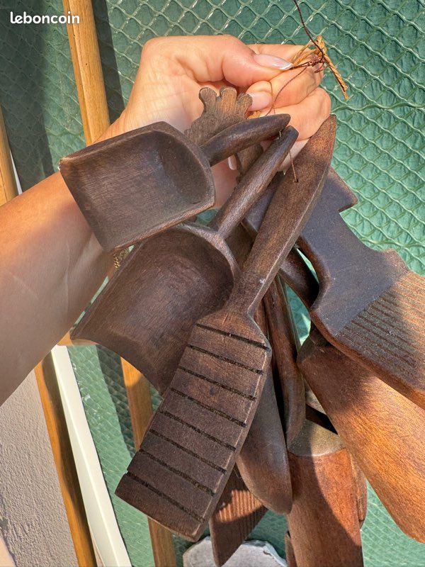 Lot de cuillères anciennes en bois sculpté – Artisanat authentique (image 2)