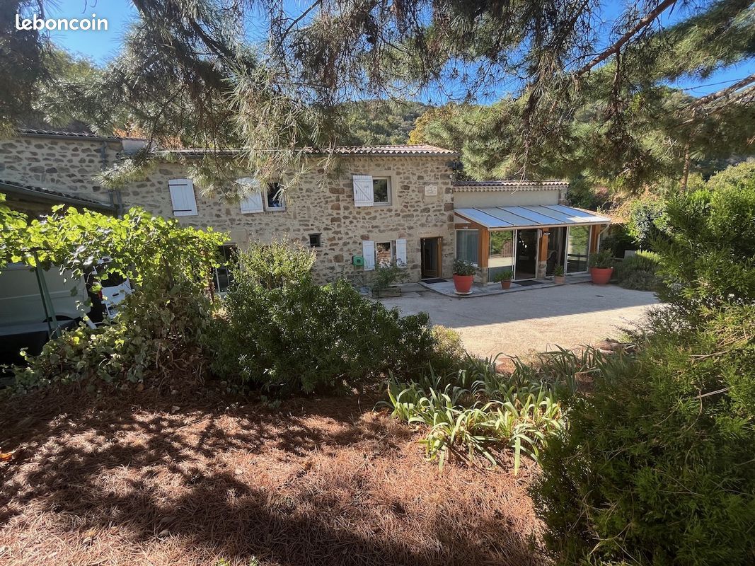 Maison 7 pièces 170 m² · à Saint-Georges-les-Bains · 170 m² · 440 000 €