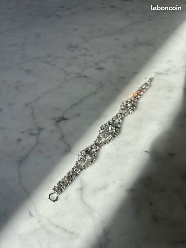 Bracelet fantaisie motifs mélangés (x12) - Grossiste en ligne