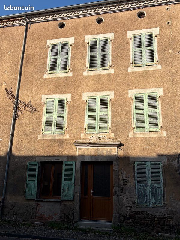 Maison 9 pièces 195 m² · à Arlanc · 195 m² · 24 000 €