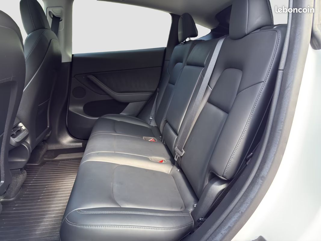 Tesla Model Y Performance AWD 513CH - 1ère Main - TVA Récupérable - Historique D'Entretien Complet - Toit Pano - CockPit Numérique - 80000KM (image 5)