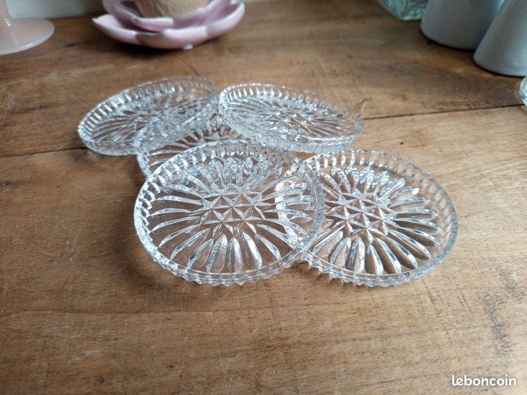 Lot De Dessous De Verre En Verre Ou Cristal Transparent - État Correct