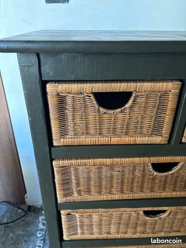 Chiffonnier/Commode en bois peint marron foncé avec 5 tiroirs en rotin – Design urbain, Boho chaleureux , belle présence (image 9)