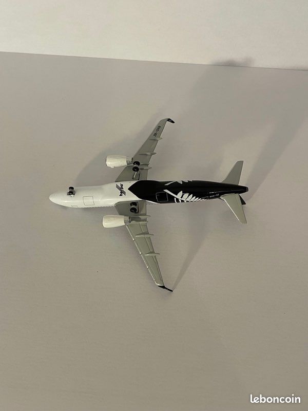 Herpa Airbus A320 Air Canada Jetz – Maquette Avion Métal 1:500 – Miniature De Collection Sans Socle – Qualité Collectionneur