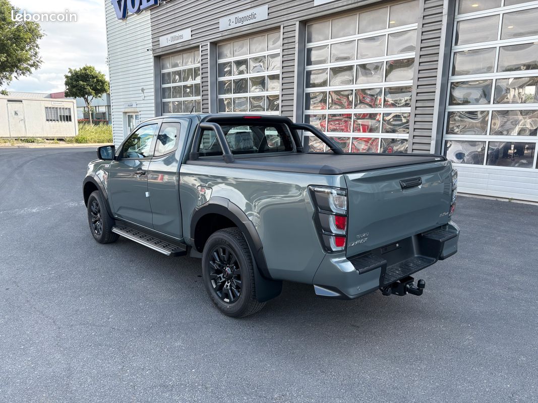 NEW ISUZU D-MAX NITRO SPORT SPACE 2.2L A/T 8 Rapports (image 5)