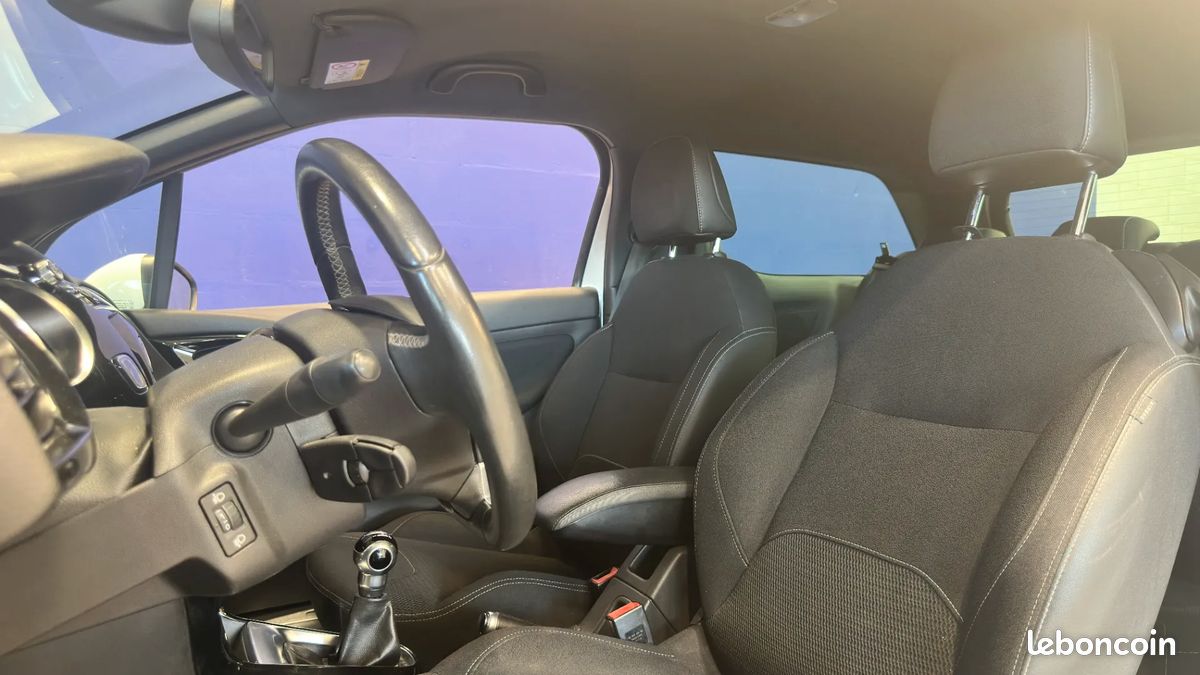 DS DS3 1.6 BlueHDI 100ch Executive - Régulateur de vitesse - Bluetooth - Climatisation (image 10)