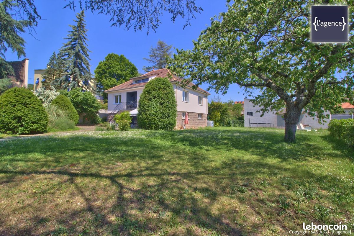 Maison 10 pièces 211 m² · à Châtel-Guyon · 211 m² · 424 000 €