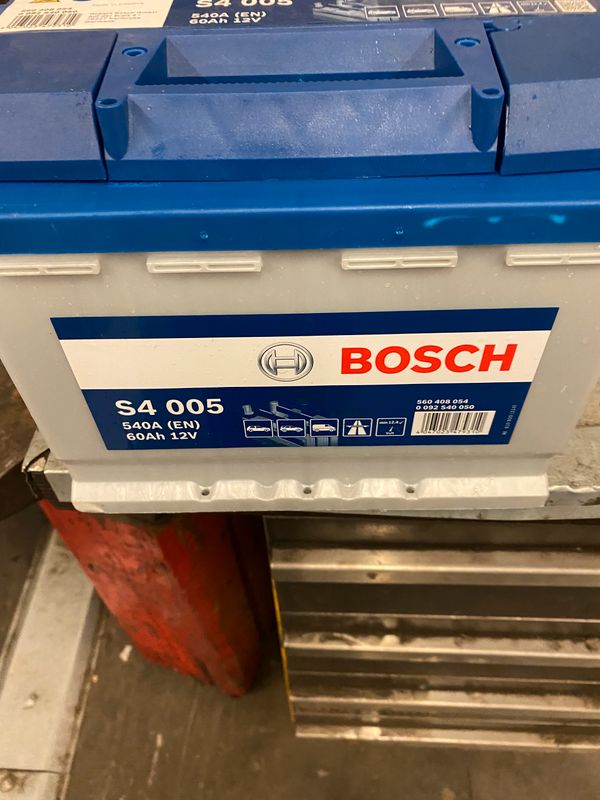 Batterie Bosch S4 005 60AH 540A - Équipement auto