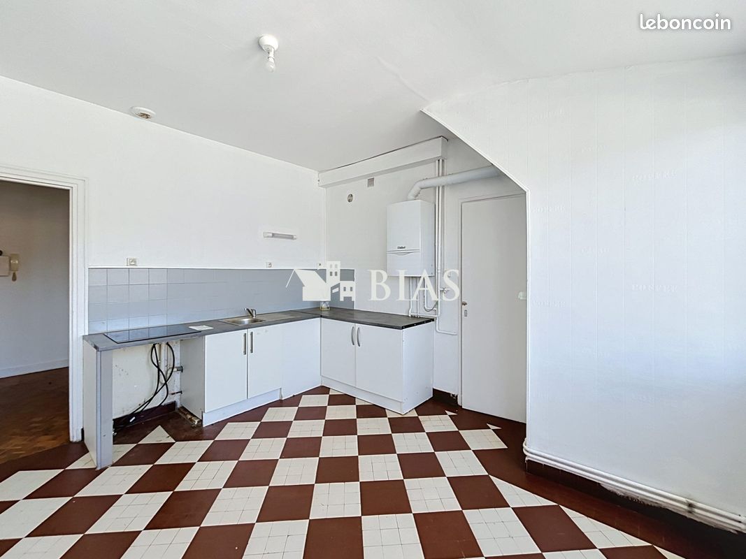 Appartement 3 pièces 99 m² · à Elbeuf · 99 m² · 52 000 €