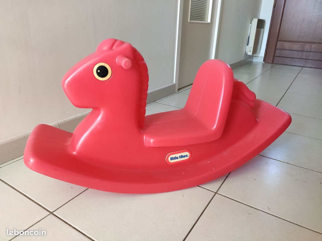 Cheval à bascule rouge (image 1)