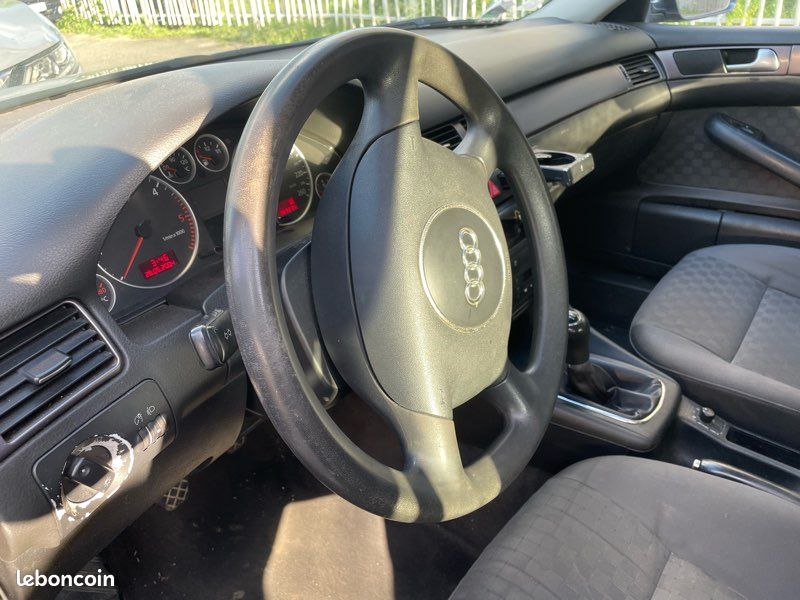 Volant 4 branche Audi a 4 (image 1)
