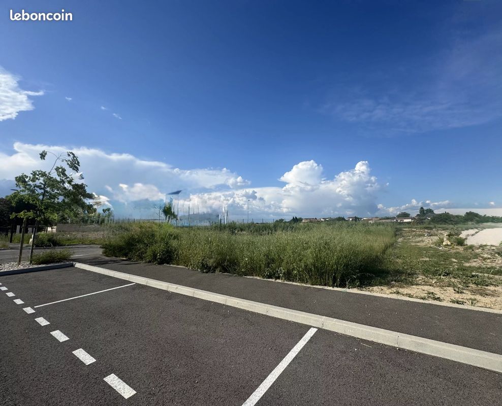 Terrain 617 m² · à Saint-Théodorit · 617 m² · 90 000 €