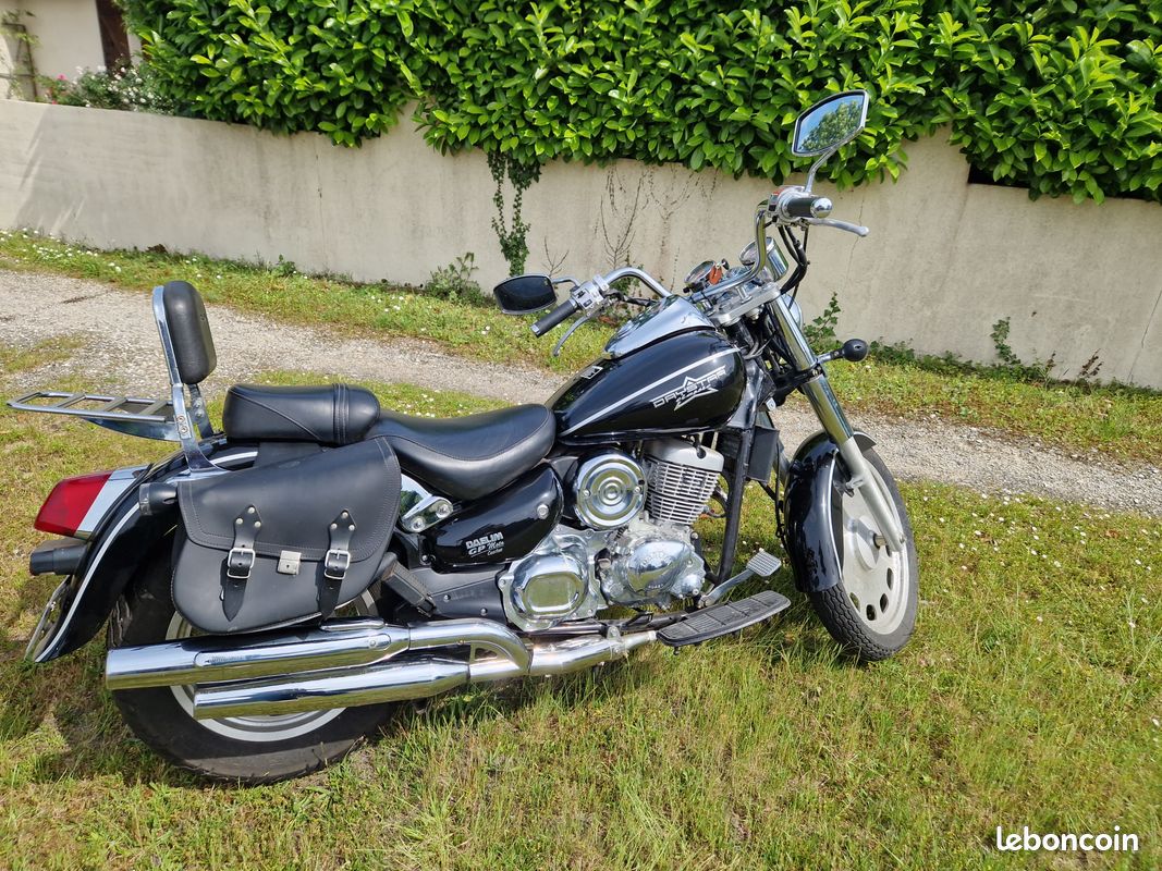 Custom Daelim Daystar 125cc Faible kilométrage Motos