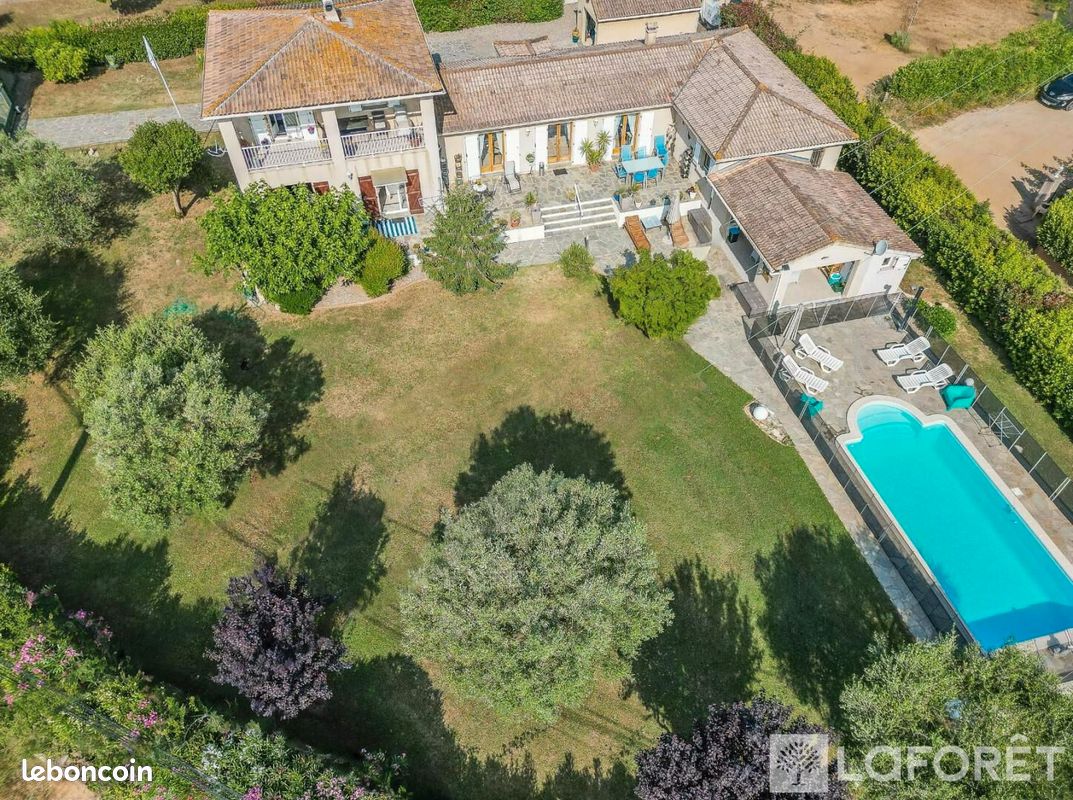 Maison 6 pièces 220 m² · à Sorbo-Ocagnano · 220 m² · 890 000 €