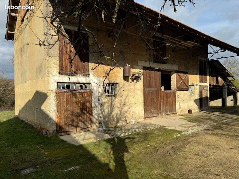 Maison 5 pièces 300 m² · à Burcin · 300 m² · 160 000 €