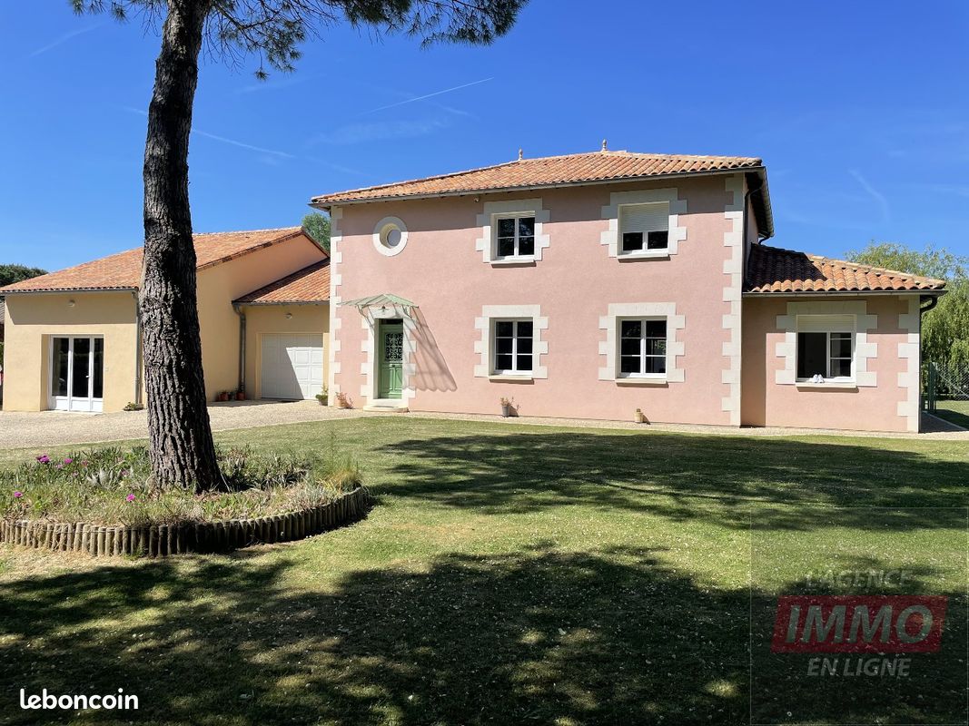 Maison 6 pièces 163 m² · à Nouaillé-Maupertuis · 163 m² · 451 000 €