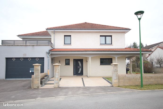 Propriété 7 pièces 242 m²