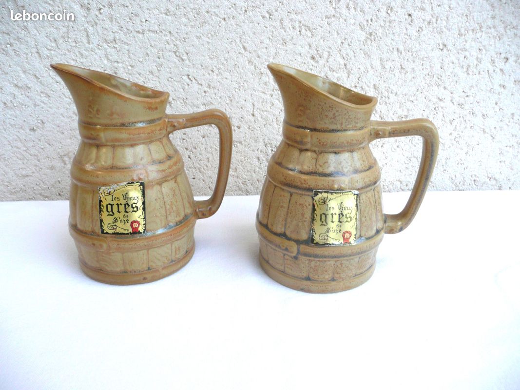 LOT 2 PICHETS ANCIENS EN FAÏENCE DECOR FLEURI