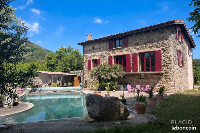 Maison 7 pièces 231 m²