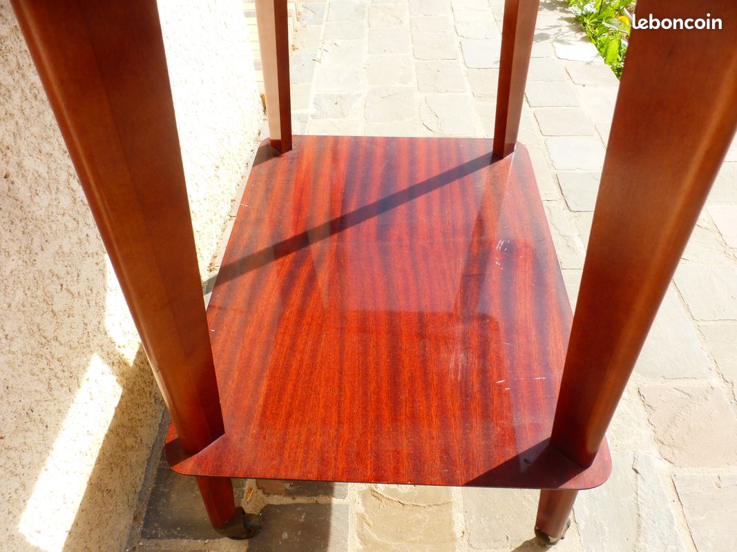 Petite table bois verni a roulettes 65X50 vintage années 70 (image 3)