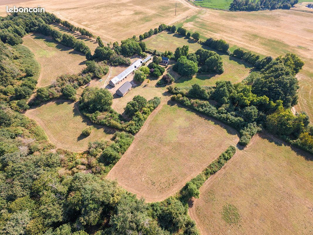 Maison 10 pièces 360 m² · à Morannes sur Sarthe-Daumeray · 360 m² · 546 500 €