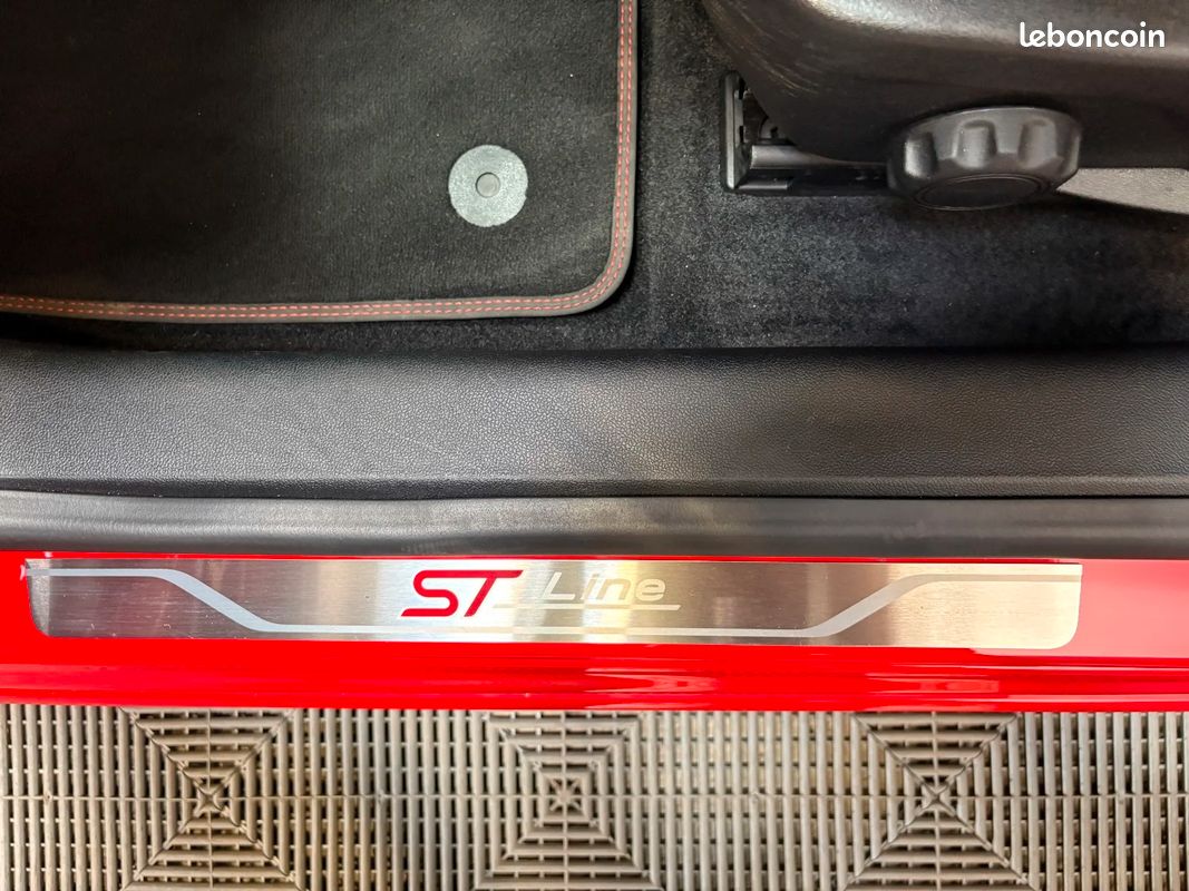 FORD FOCUS ST LINE X EcoBoost 155 ch MHEV - 1ERE MAIN - PARFAIT ÉTAT - VIRTUAL COCKPIT - CARPLAY - ATTELAGE AMOVIBLE (image 25)
