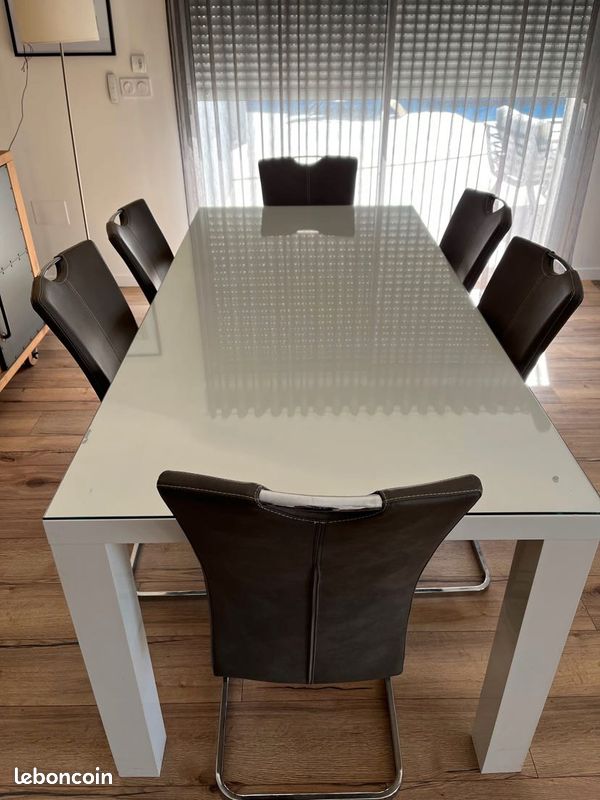 Table de salon en verre trempée (image 1)