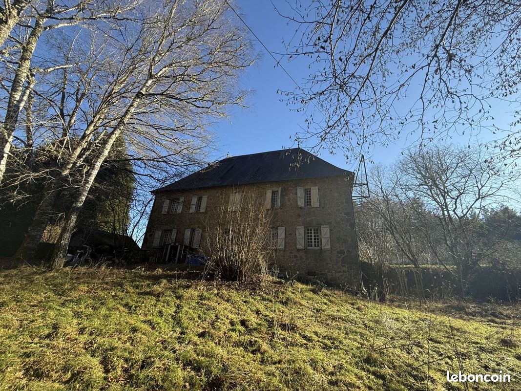 Maison 9 pièces 300 m² · à Maussac · 300 m² · 139 000 €