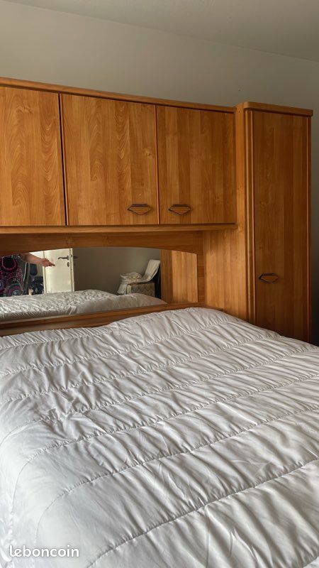 Pont de lit en bois avec miroir et rangements (image 3)