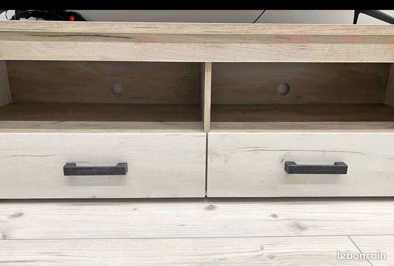 Table TV (image 2)