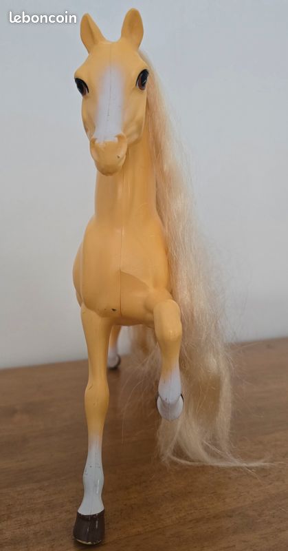 Grand cheval blond style Barbie avec crinière à coiffer (image 5)
