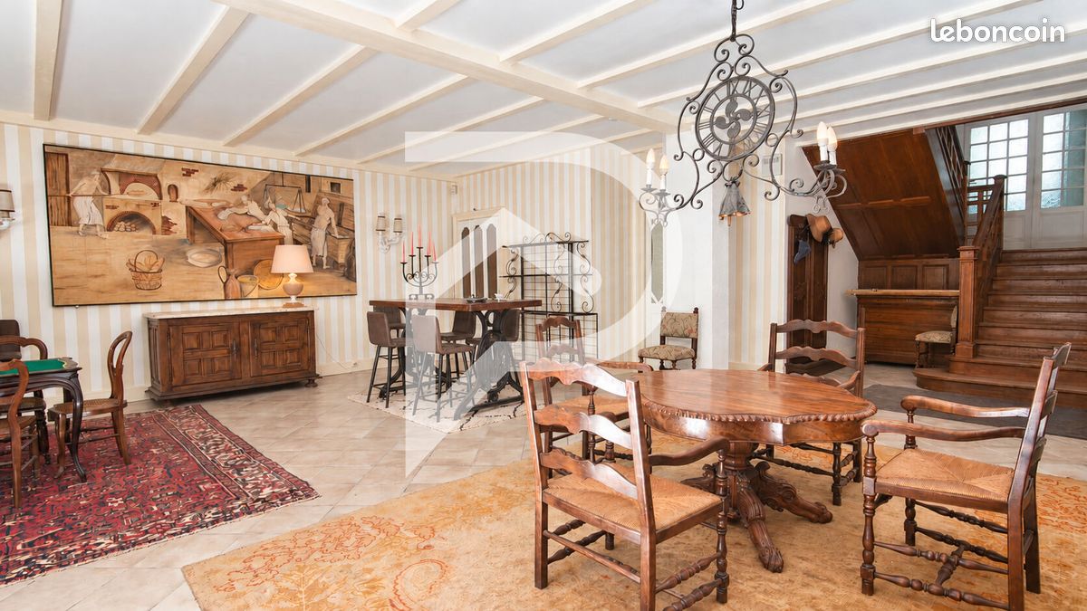 Maison 13 pièces 725 m² · à Labastide-Rouairoux · 725 m² · 398 000 €
