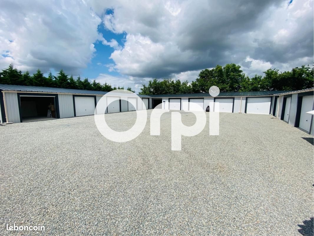Parking 24 m² · à Surgères · 24 m² · 150 €/mois