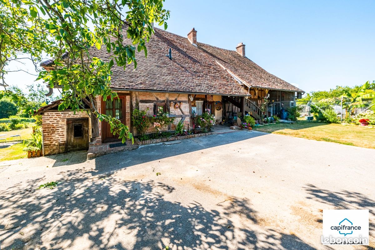 Maison 10 pièces 238 m² · à Thurey · 238 m² · 174 000 €