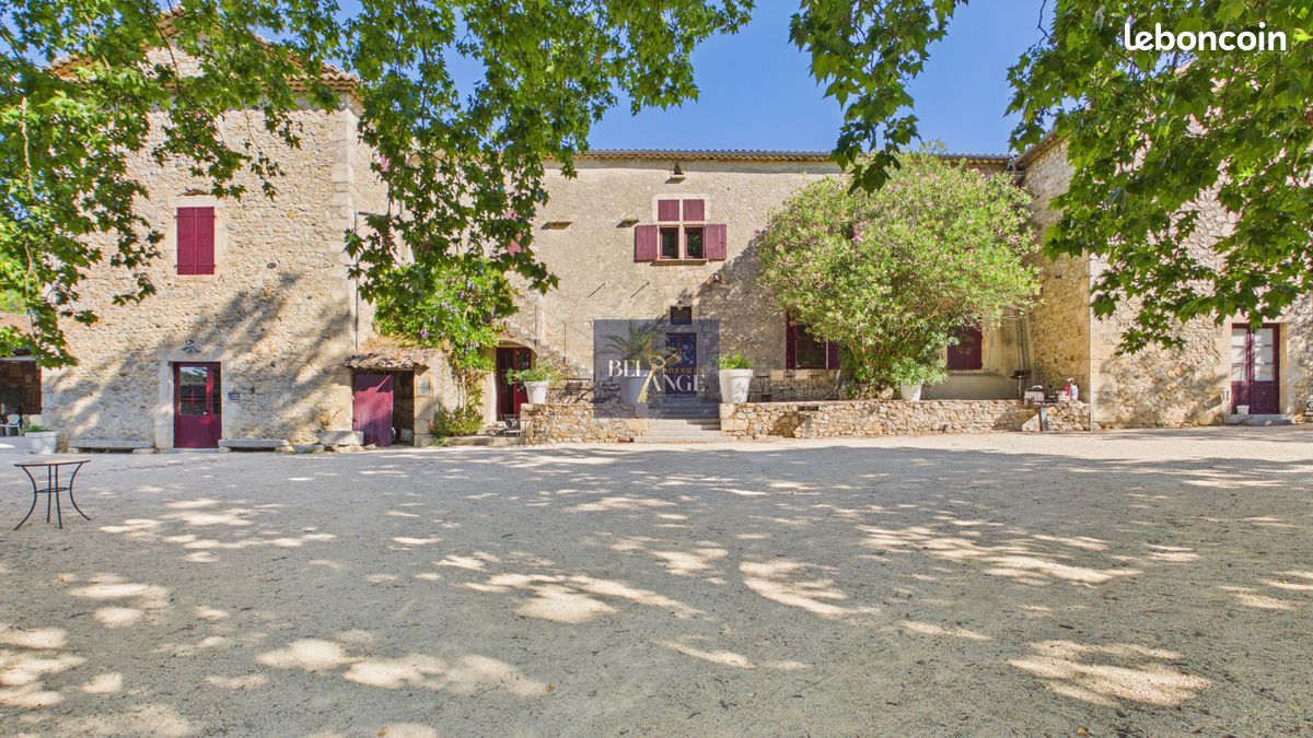 Inconnu 1000 m² Vallon-Pont-d'Arc · 1 000 m² · 970 000 €