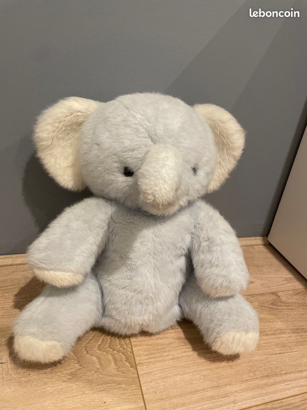 Range pyjama éléphant (image 1)
