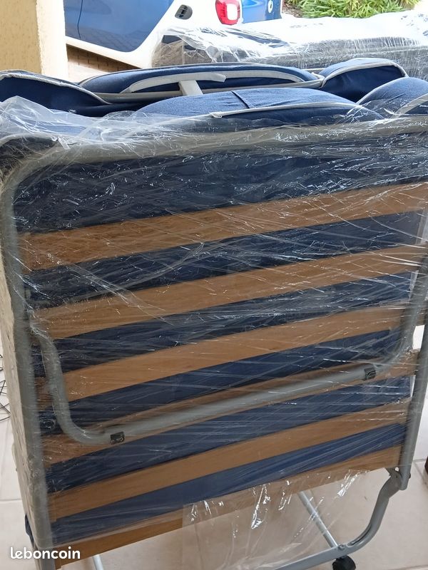 Lot de 2 Lits pliants d'appoint sur roulettes 80x190 cm - Excellent état (image 1)