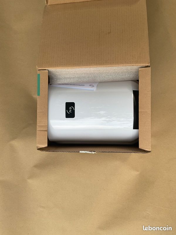 Distributeur de serviettes pour mains (image 1)