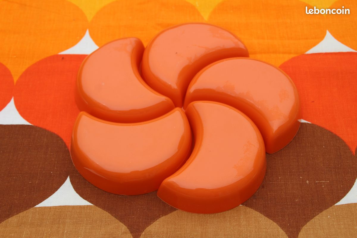 Plat Apéritif Vintage 70's - Plastique Orange - Forme Fleurs - CP - Occasion