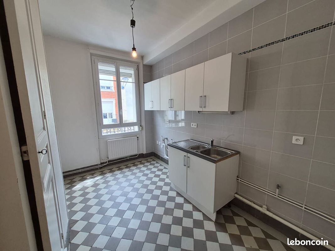 Appartement 4 pièces 86 m² · à Reims · 86 m² · 910 €/mois