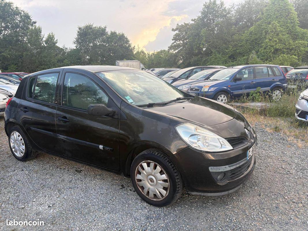 RENAULT CLIO III 1.5dci 5 Portes 68 cv (image 4)