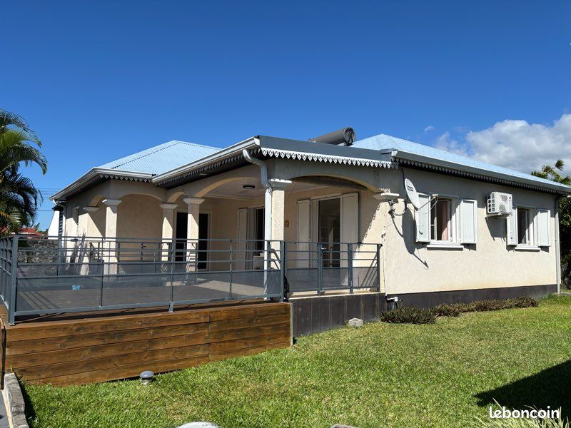 Maison 4 pièces 97 m² · à Sainte-Suzanne · 97 m² · 335 000 €