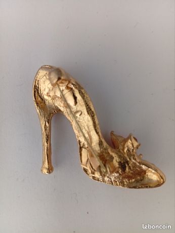 Broche (pin's) Vintage En Forme D'escarpin Doré - Bijou Rétro Pour Revers De Veste - Parfait état