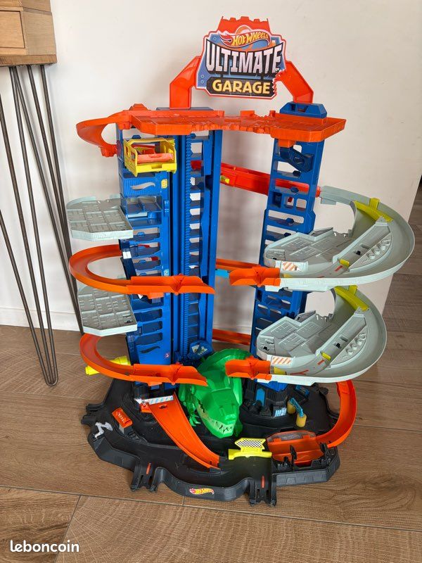 Garage ultimate dinosaure hotwheels (image 1)