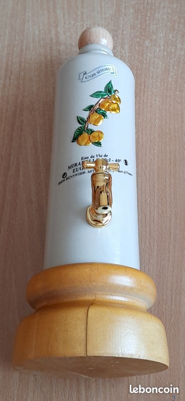 Bouteille sur support bois avec robinet en étain (image 4)