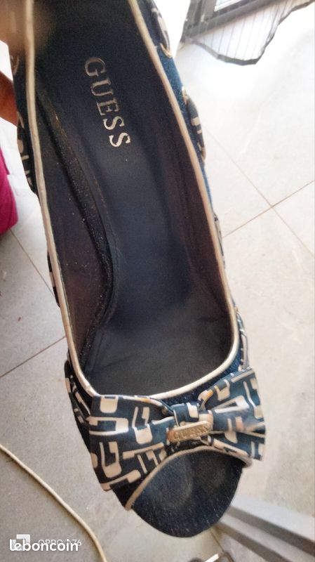 Chaussures Guess compensées couleur bleu marine (image 4)