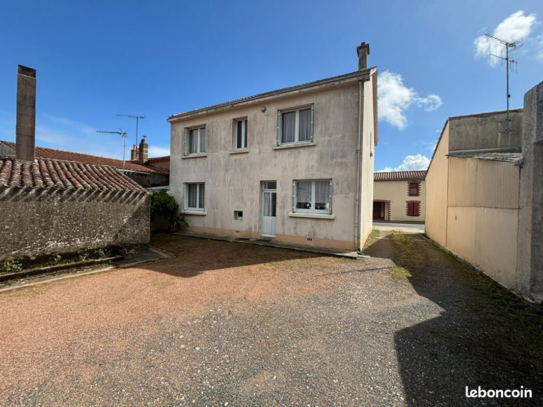 Maison 6 pièces 131 m² · à Froidfond · 131 m² · 129 000 €