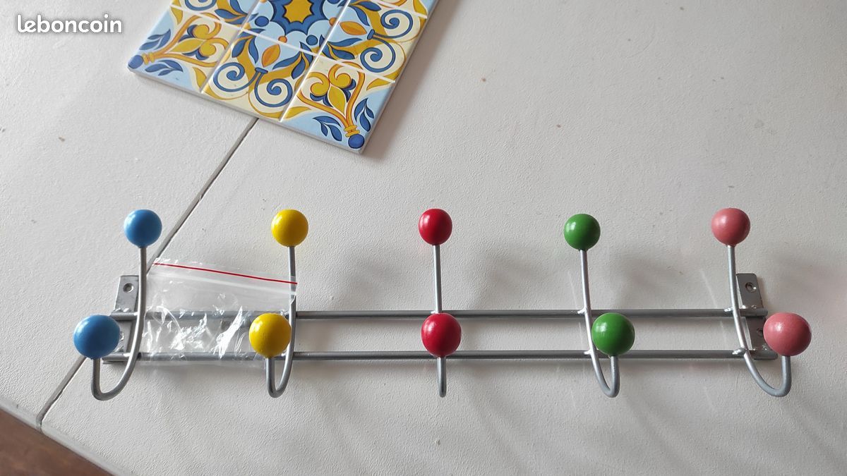Porte manteau esprit vintage métal avec boules bois et (image 1)